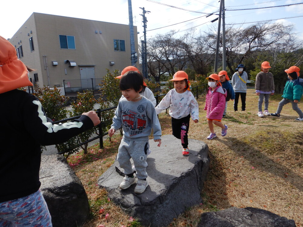 駅北公園で遊ぶ子ども (1)