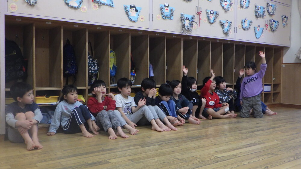 話を聞く子ども