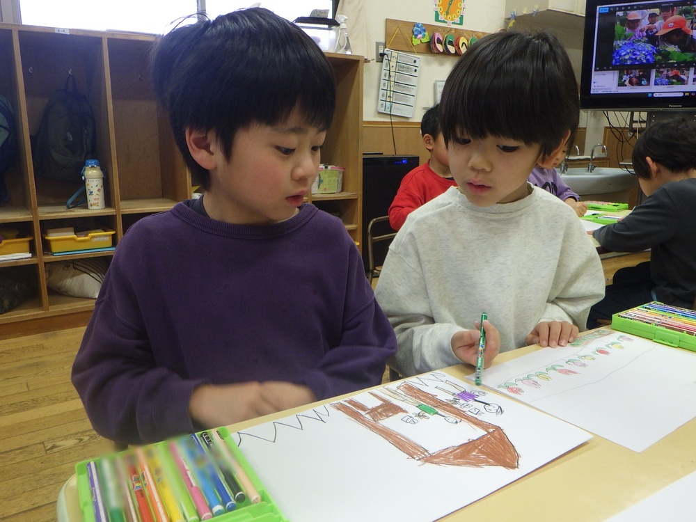 絵を描く子ども４