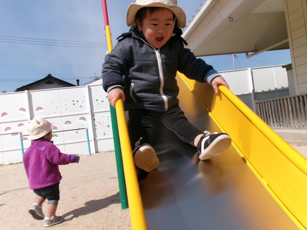 園庭遊びの様子 (1)