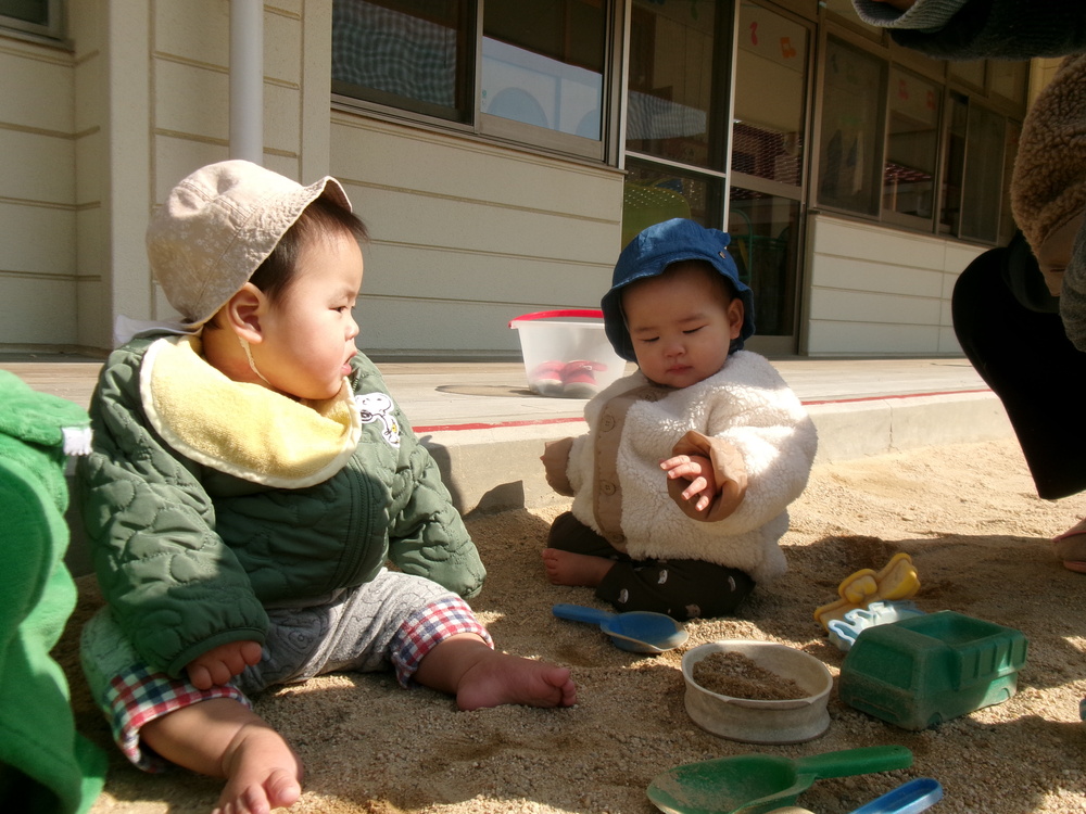 園庭遊びの様子 (2)