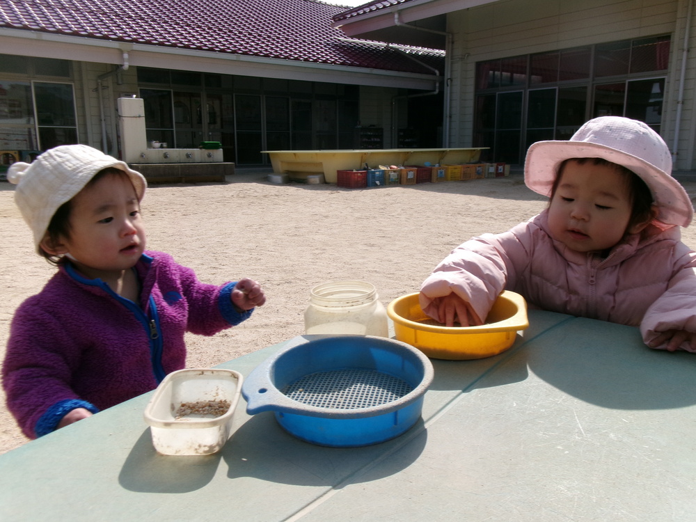 園庭遊びの様子 (4)