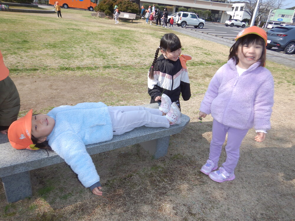 市民会館で遊ぶ子ども (6)