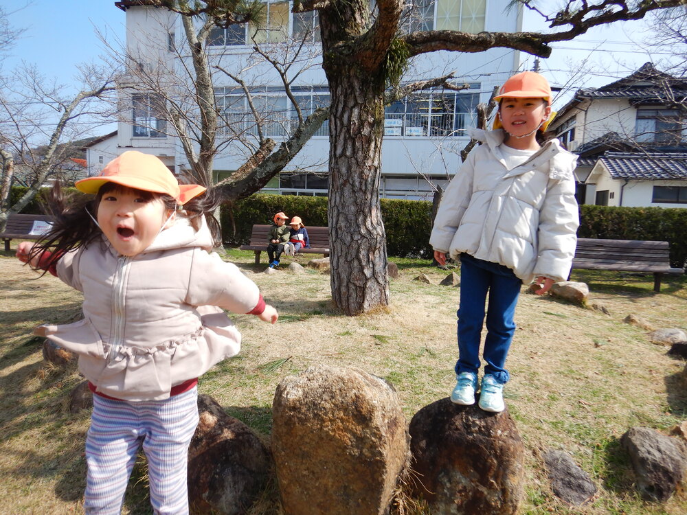 市民会館で遊ぶ子ども (7)
