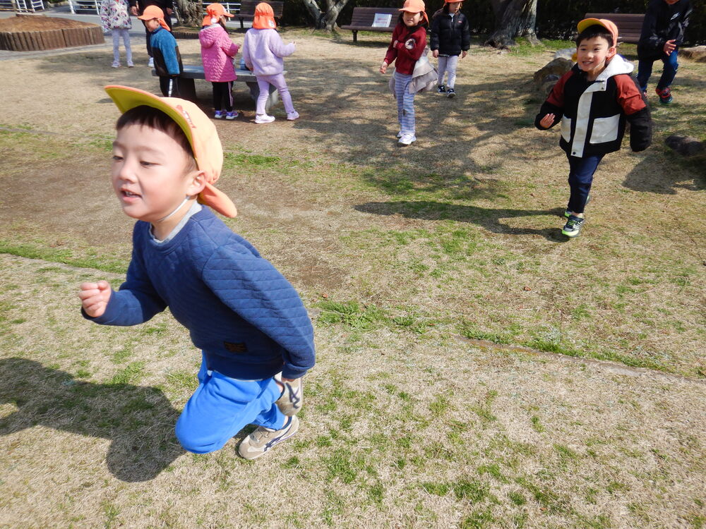 市民会館で遊ぶ子ども (9)