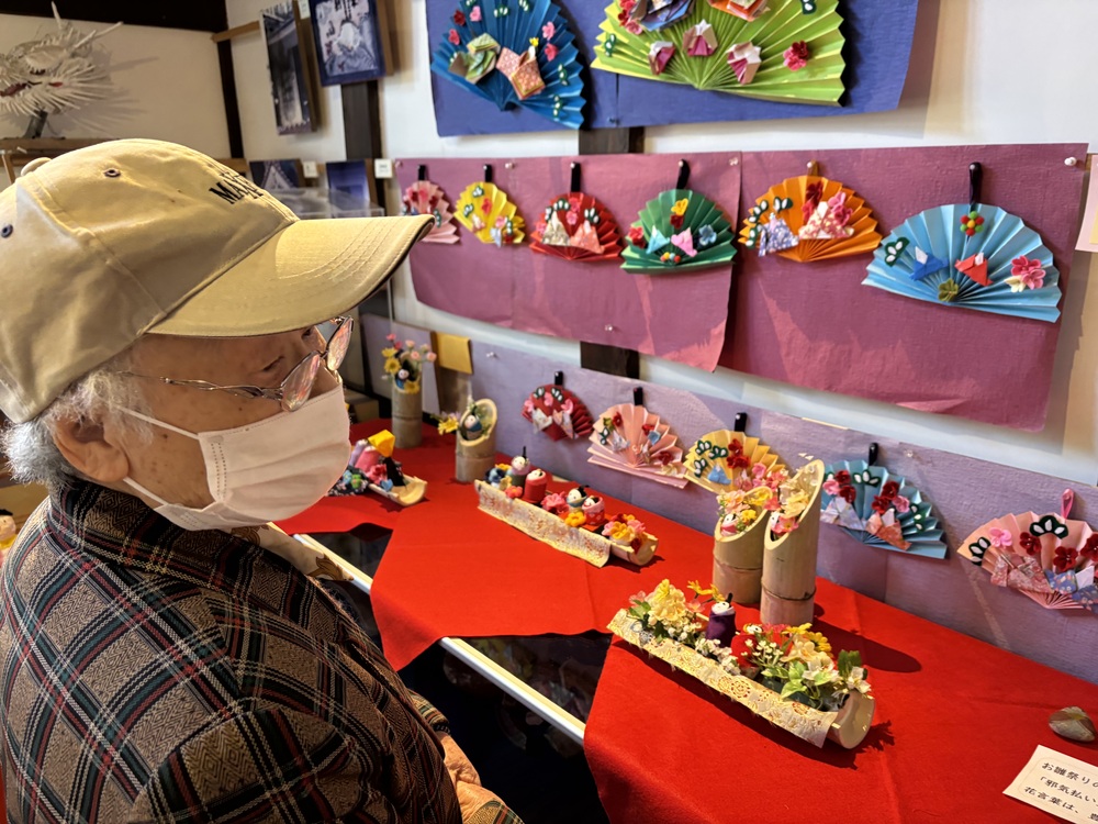 楽しみながら眺める様子