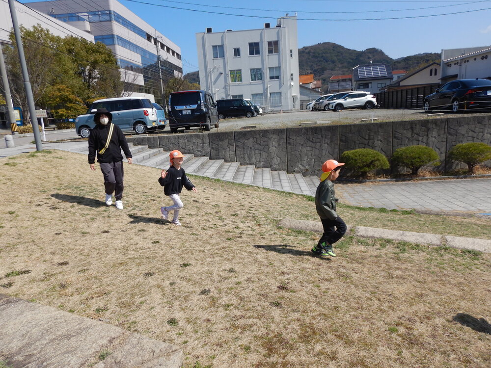 鬼ごっこをしている様子２