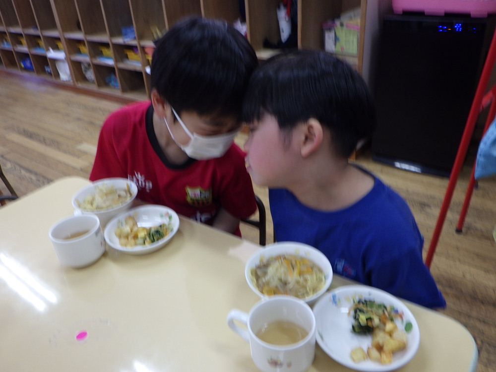 給食の様子 (5)