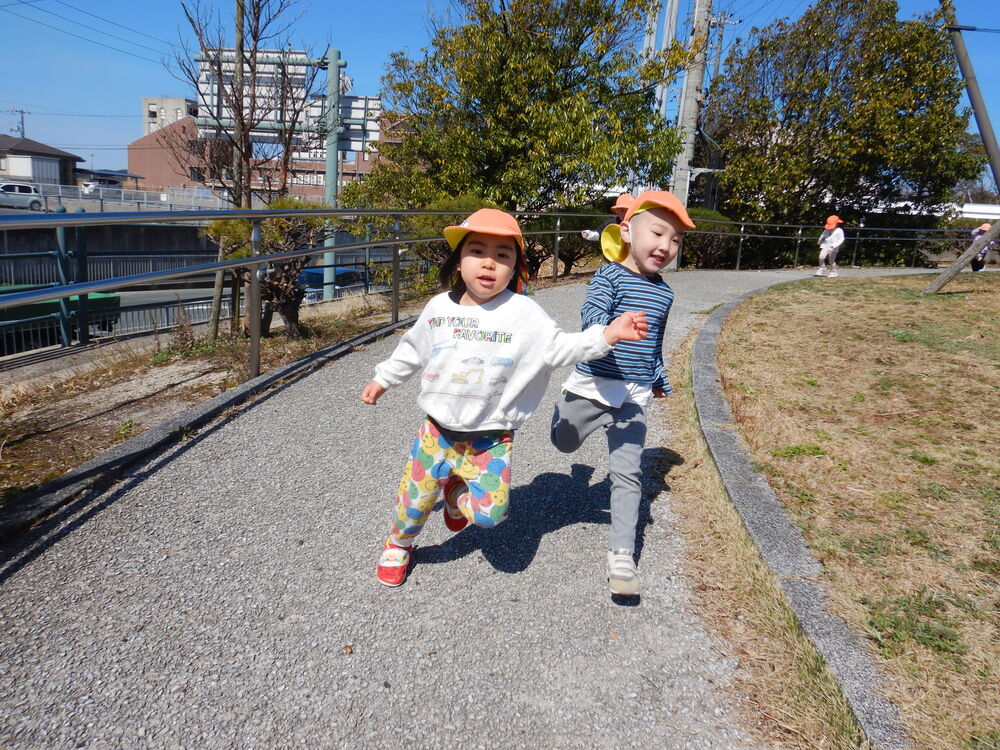 あすてらす公園で遊ぶ子ども (2)