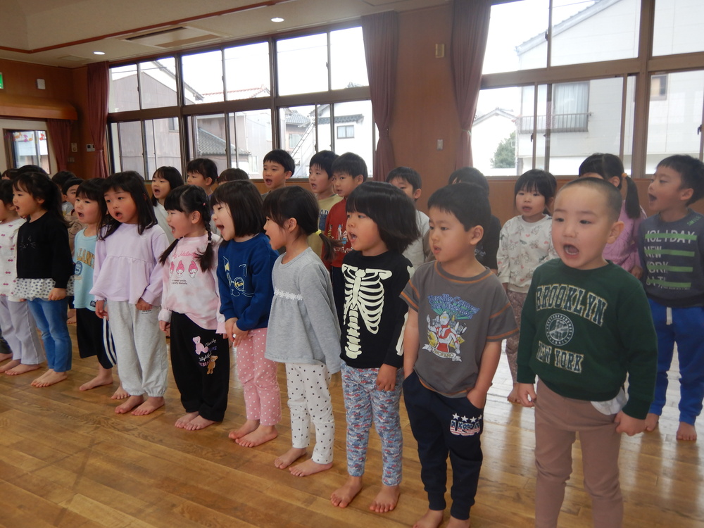 歌を歌う様子１