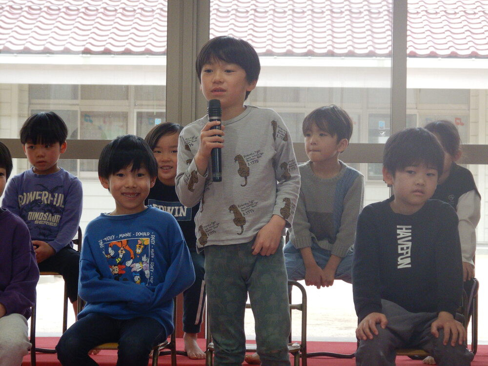 インタビューに答える様子２