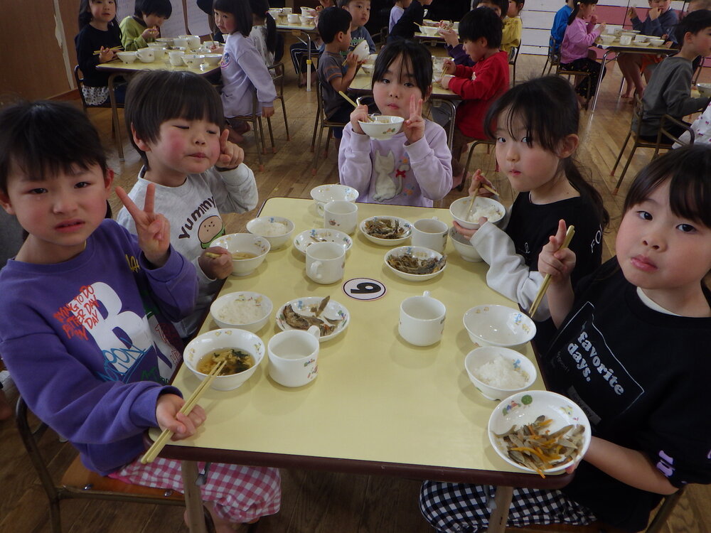 給食の様子５