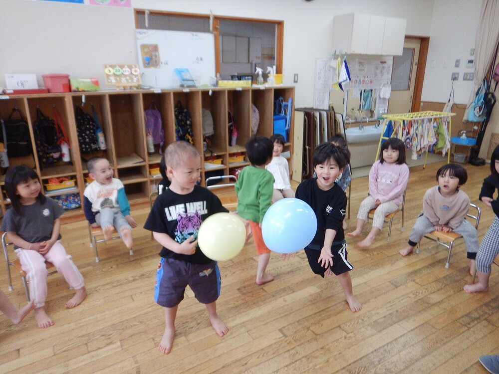 風船遊び (2)