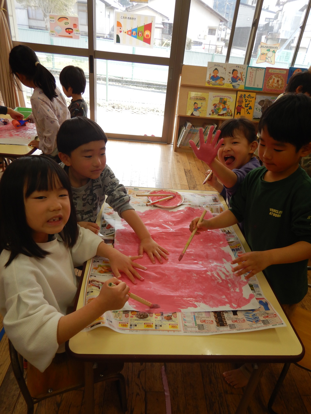 桜の制作をする様子1