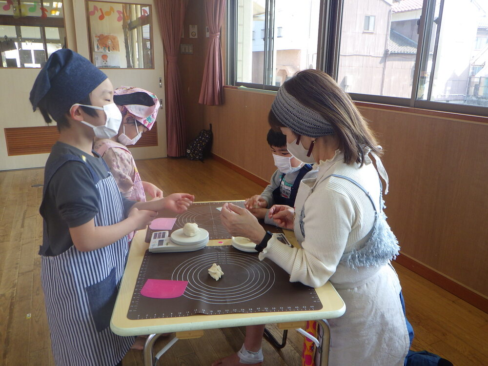 パン作りの様子 (5)