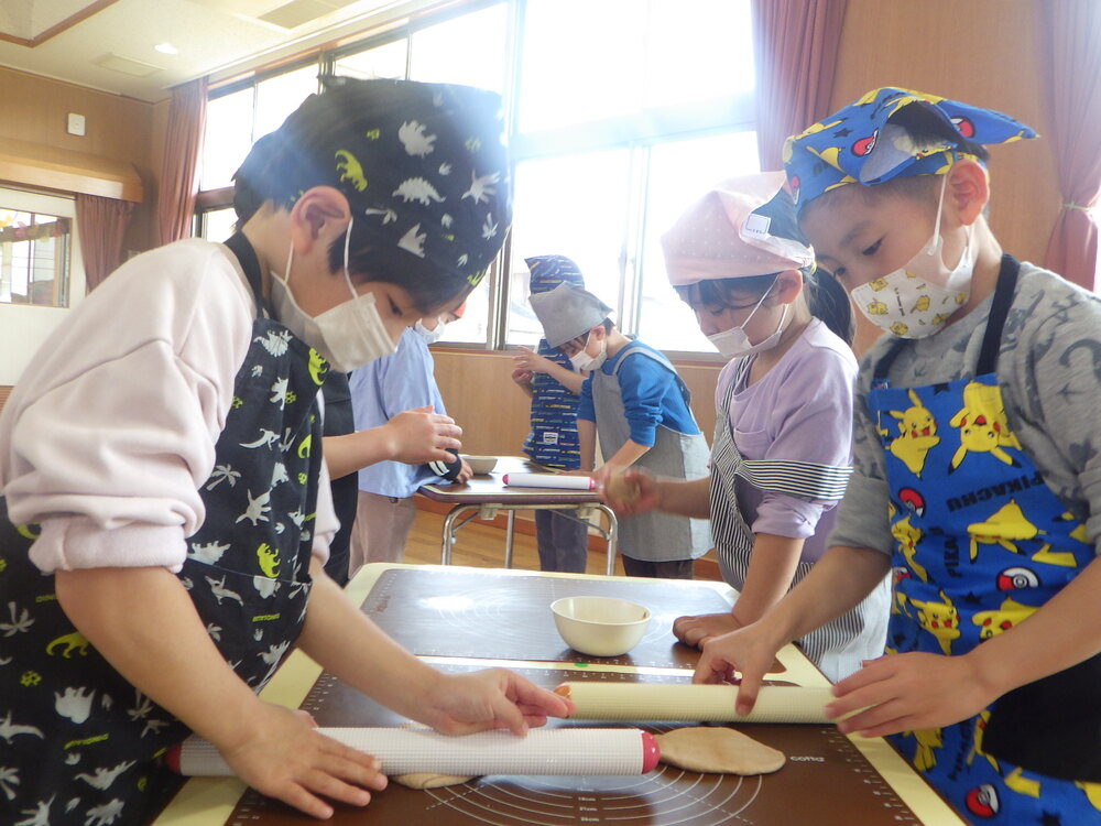 パン作りの様子 (6)