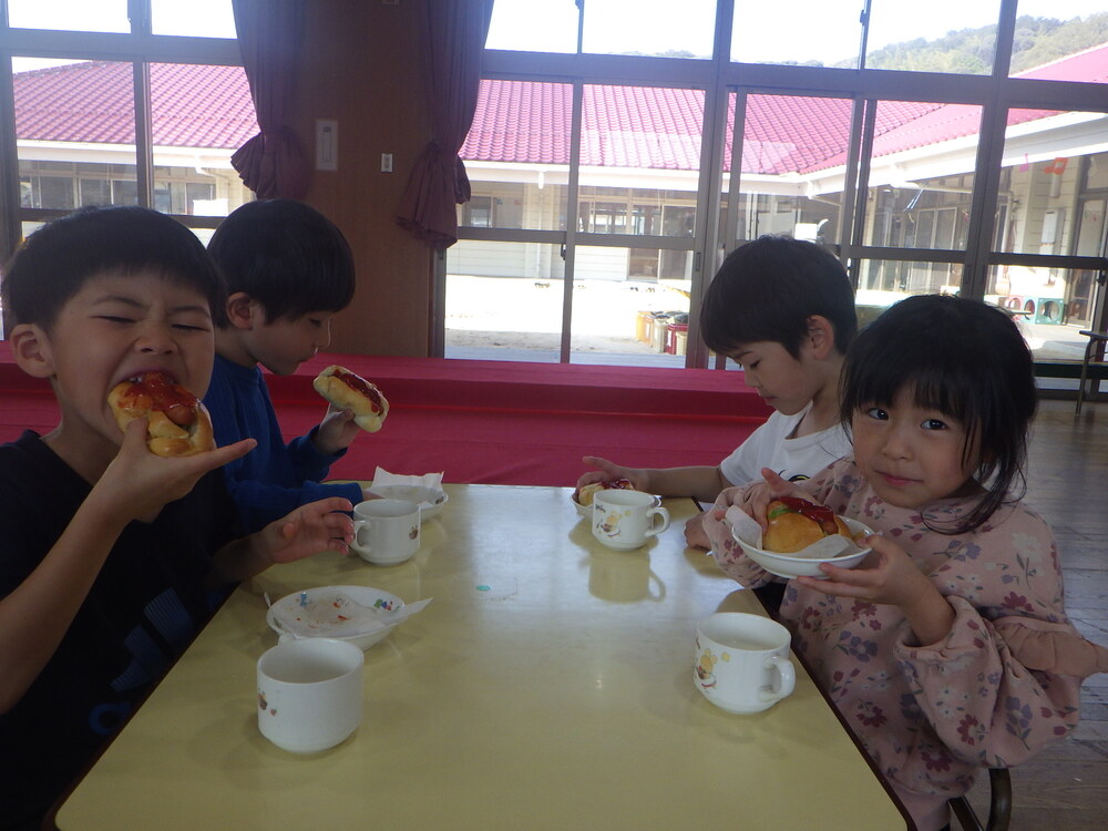 パン作りの様子 (10)