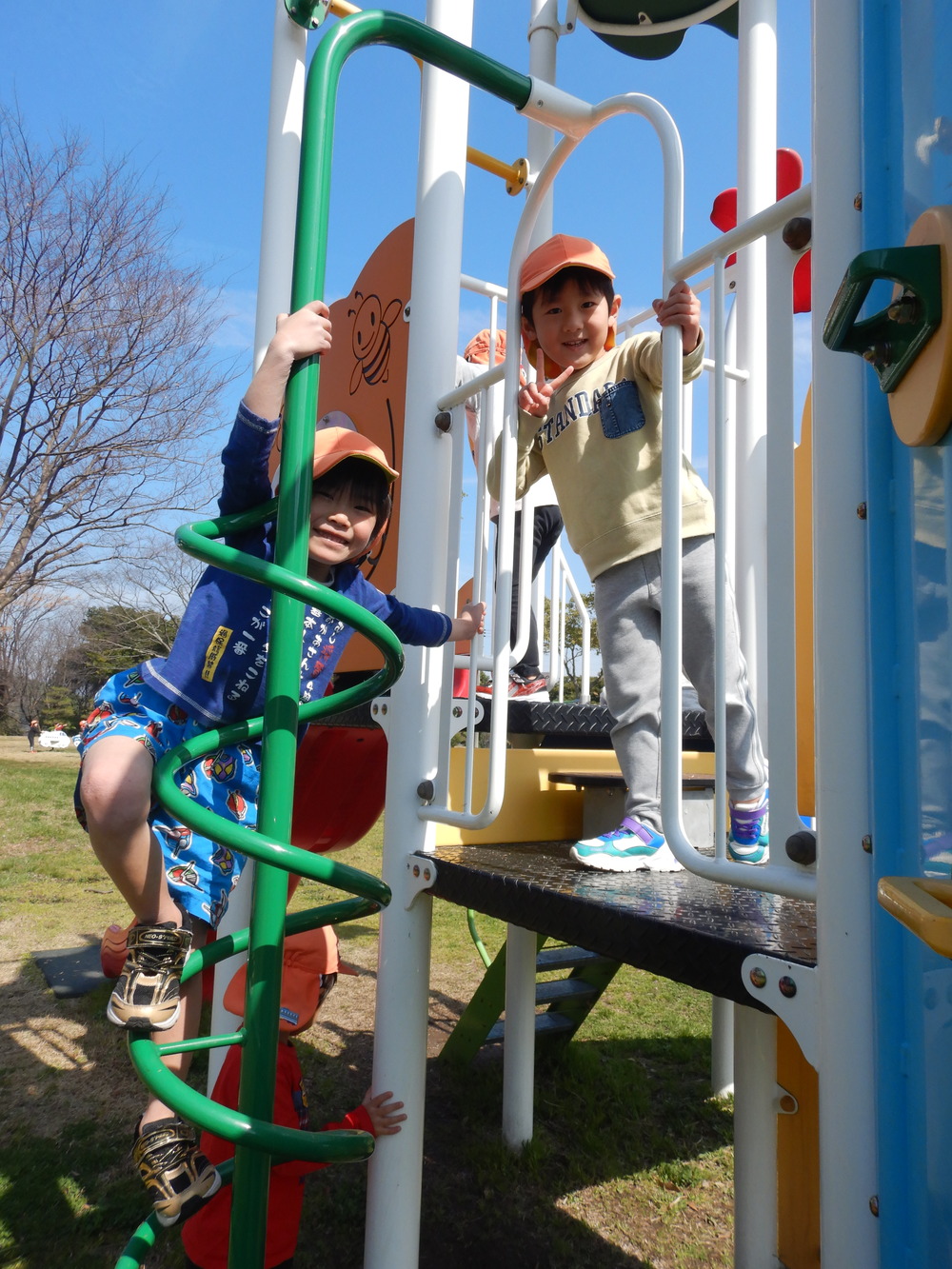 遊具で遊ぶ様子２