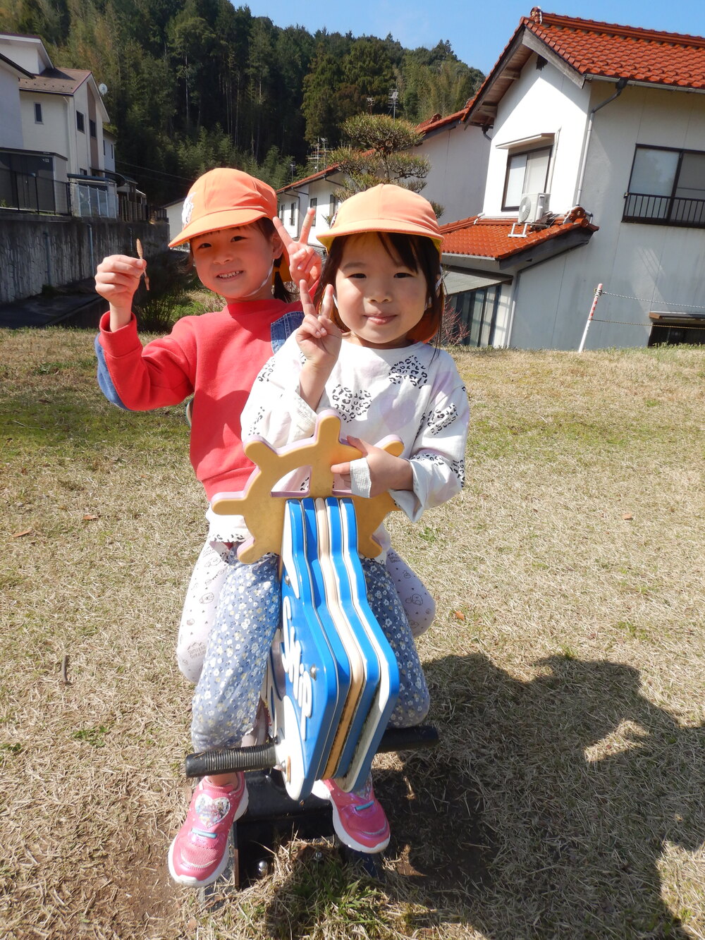 遊具で遊ぶ様子３