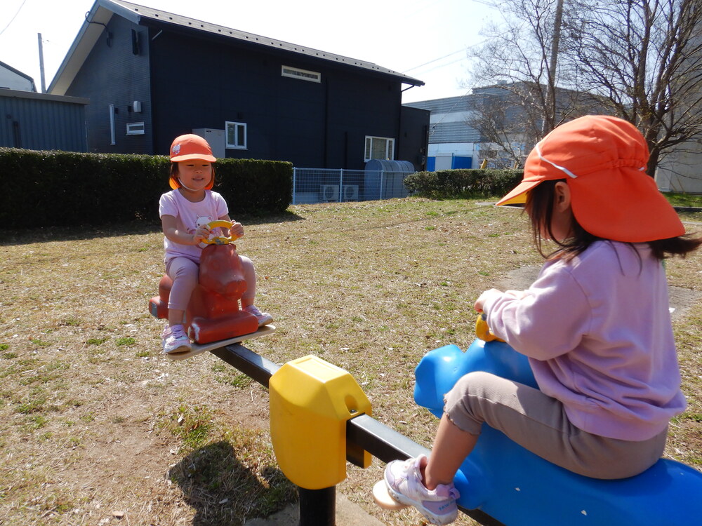 長久児童公園で遊ぶ子ども (1)