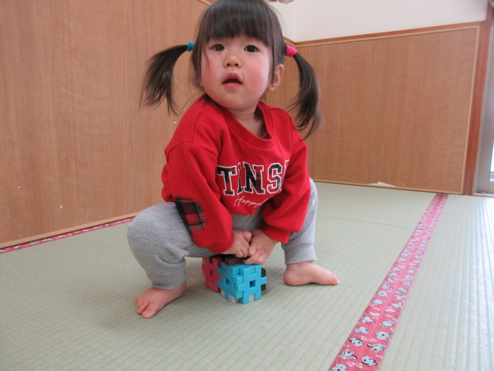 井形ブロックで遊んでいる