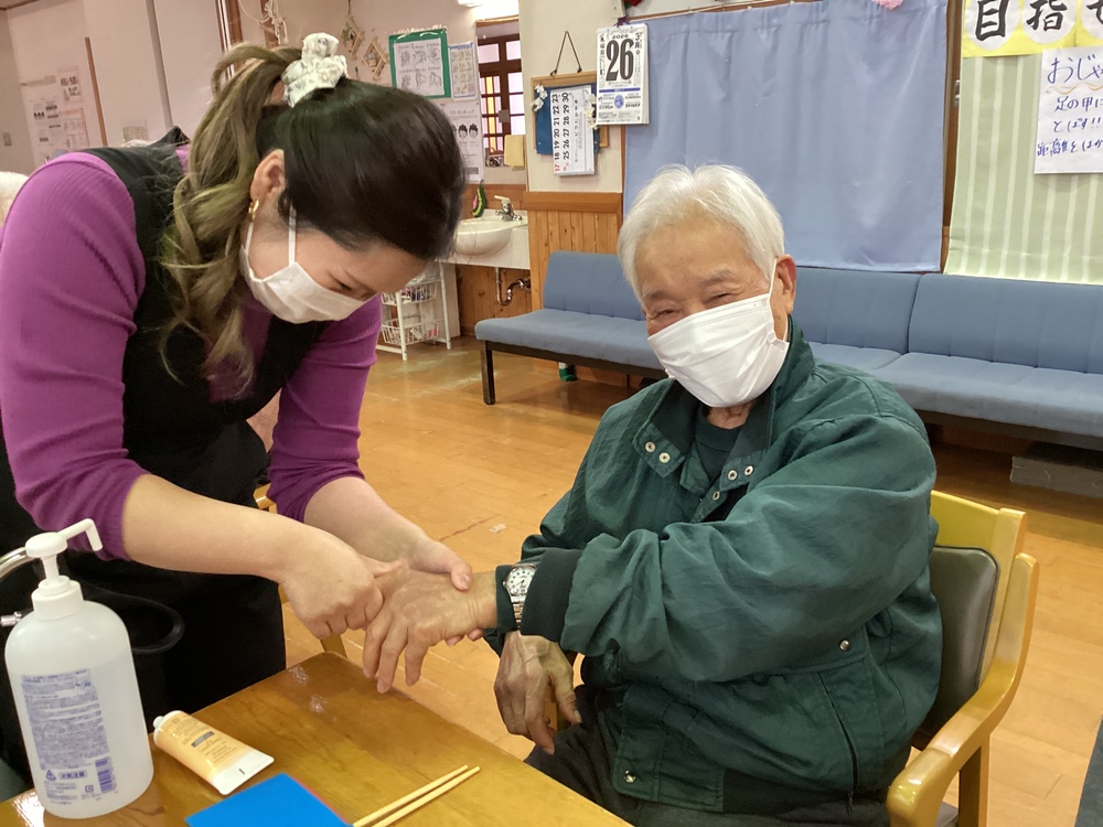 ハンドマッサージ