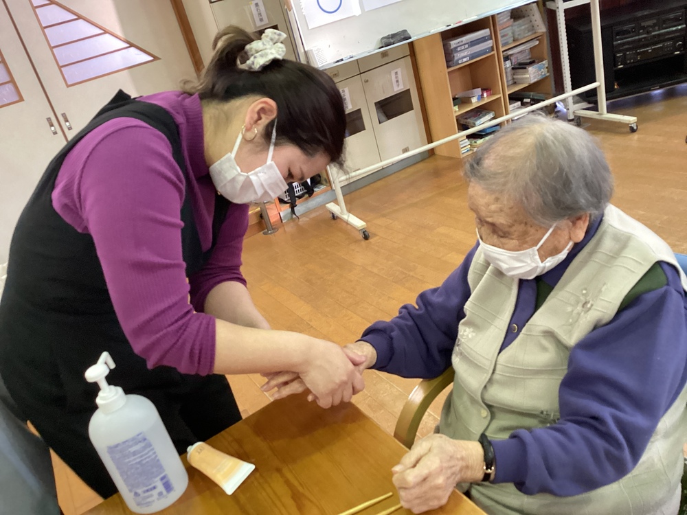 ハンドマッサージ