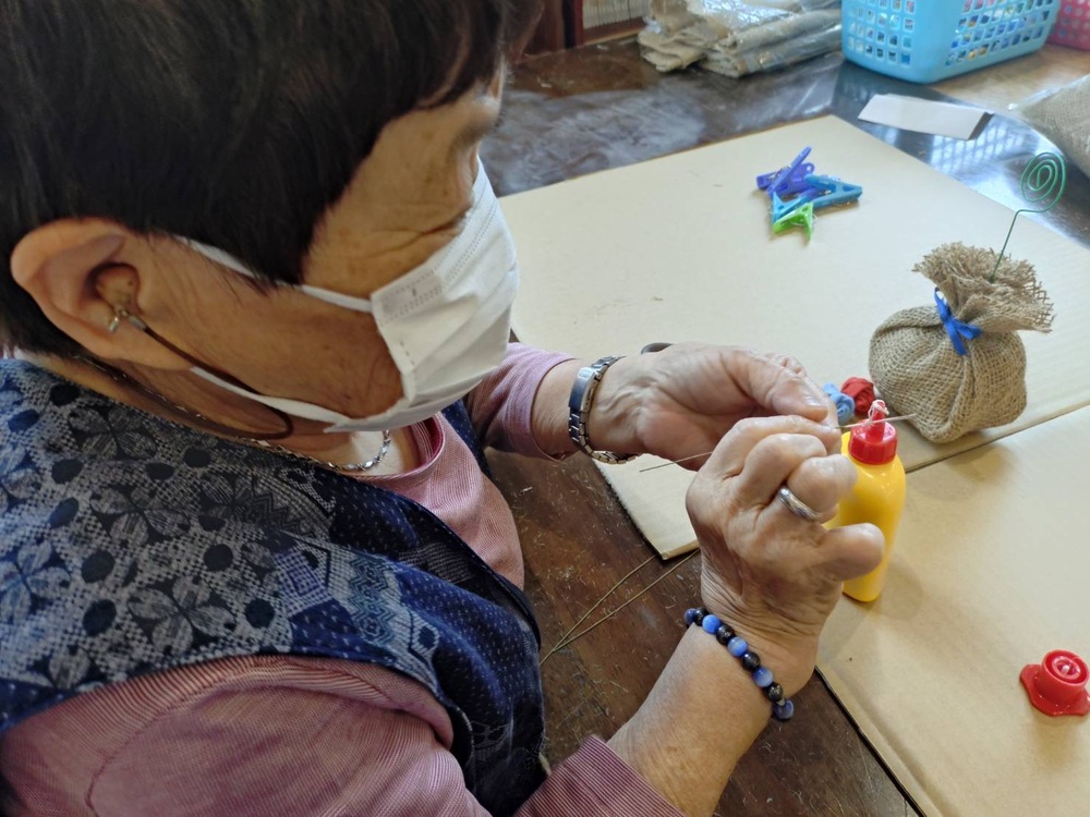 Mさん花取り付け