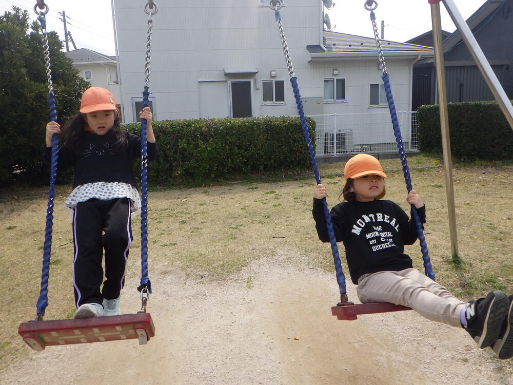 長久児童公園で遊ぶ子ども (3)