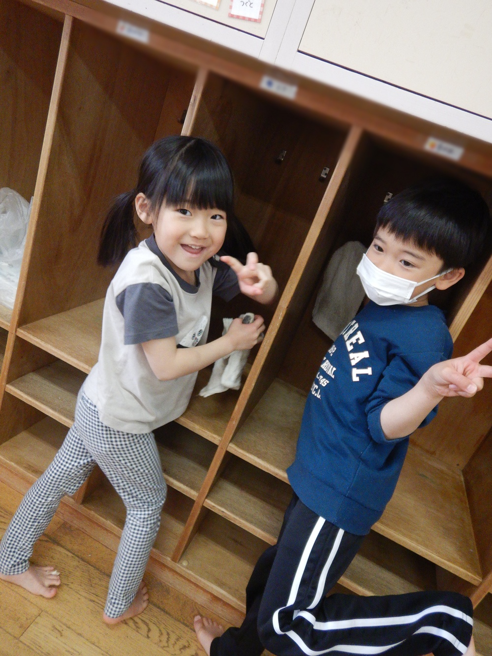 ロッカーの掃除をする様子１