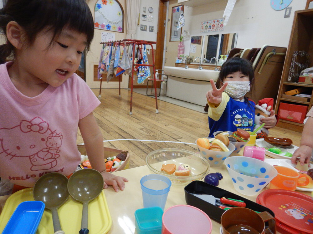 おままごとをする子ども (5)