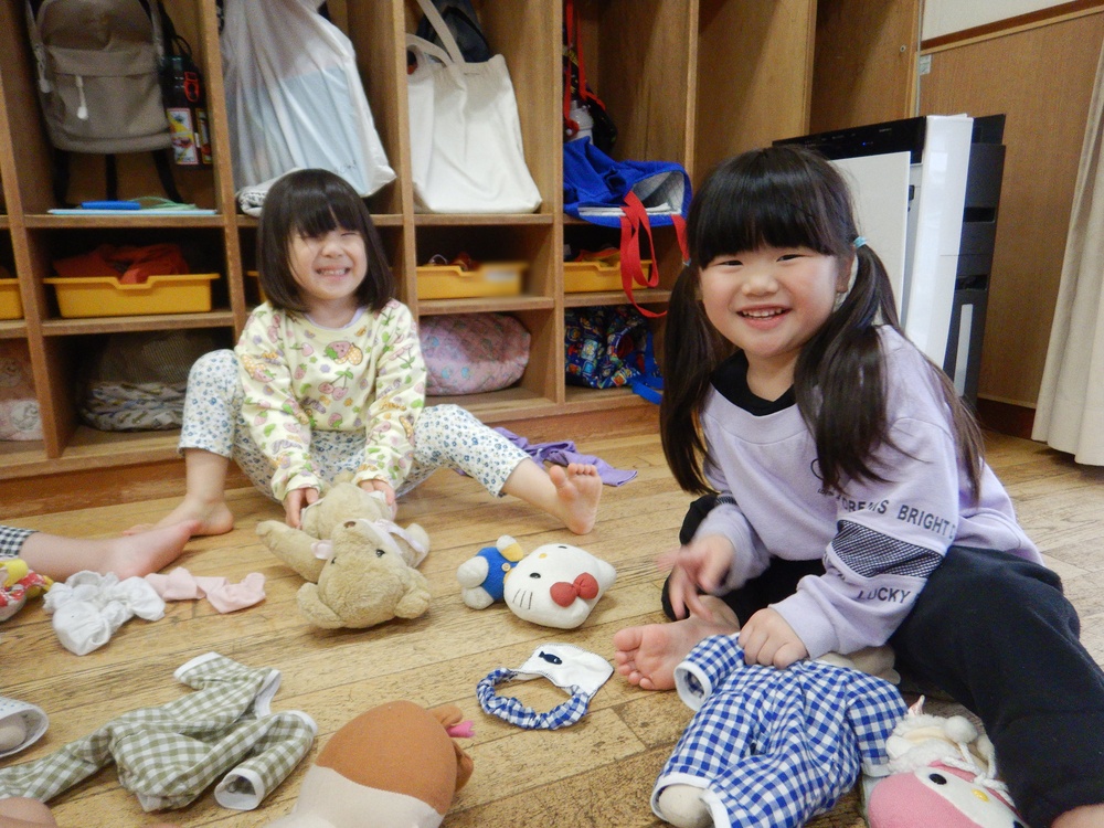 おままごとをする子ども (3)