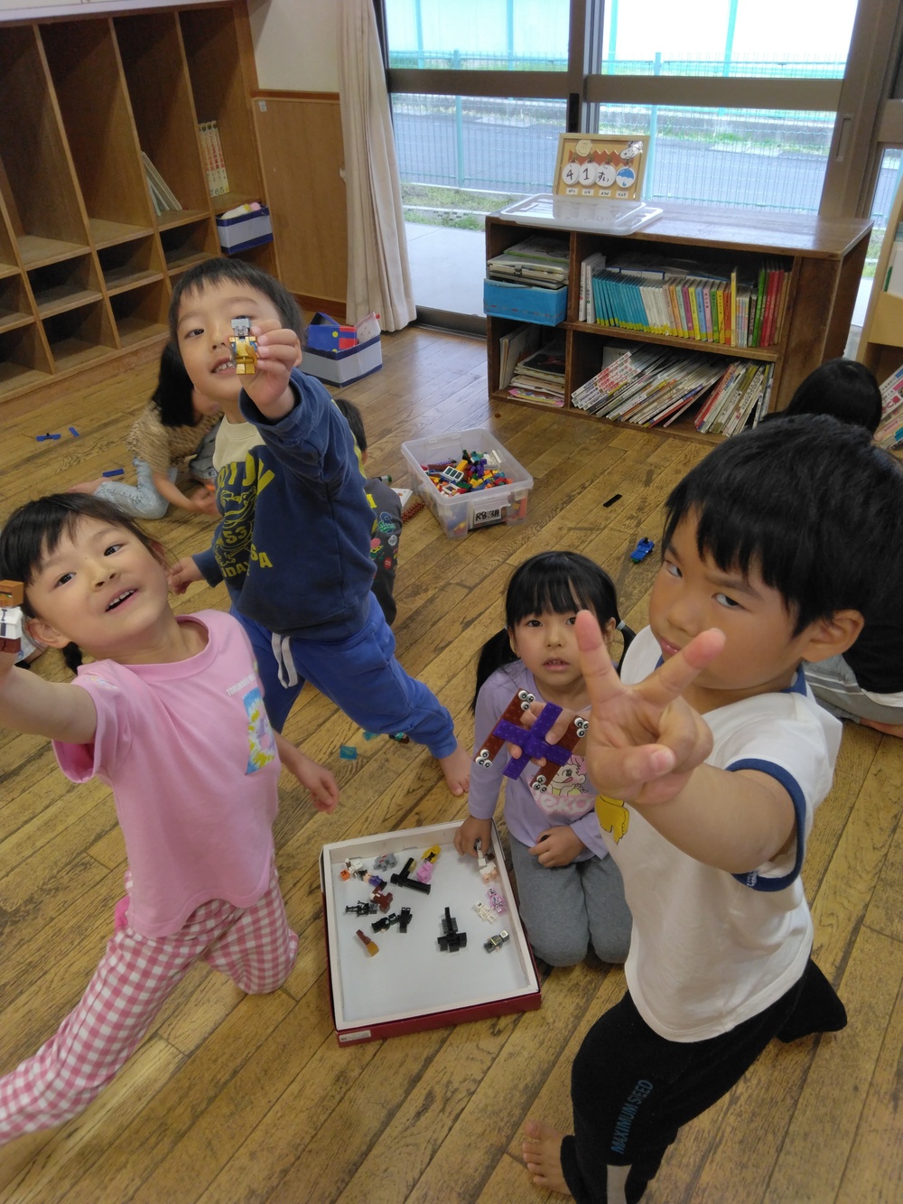 レゴブロック遊びをしている様子