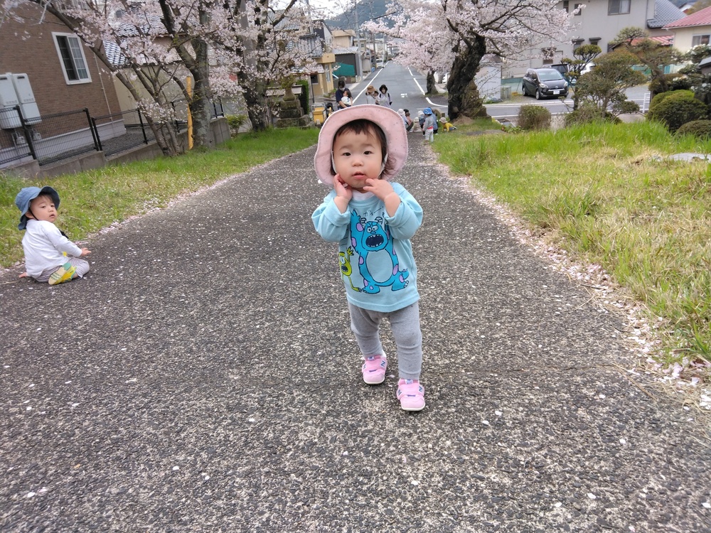 喜多の宮で遊ぶ子ども (1)