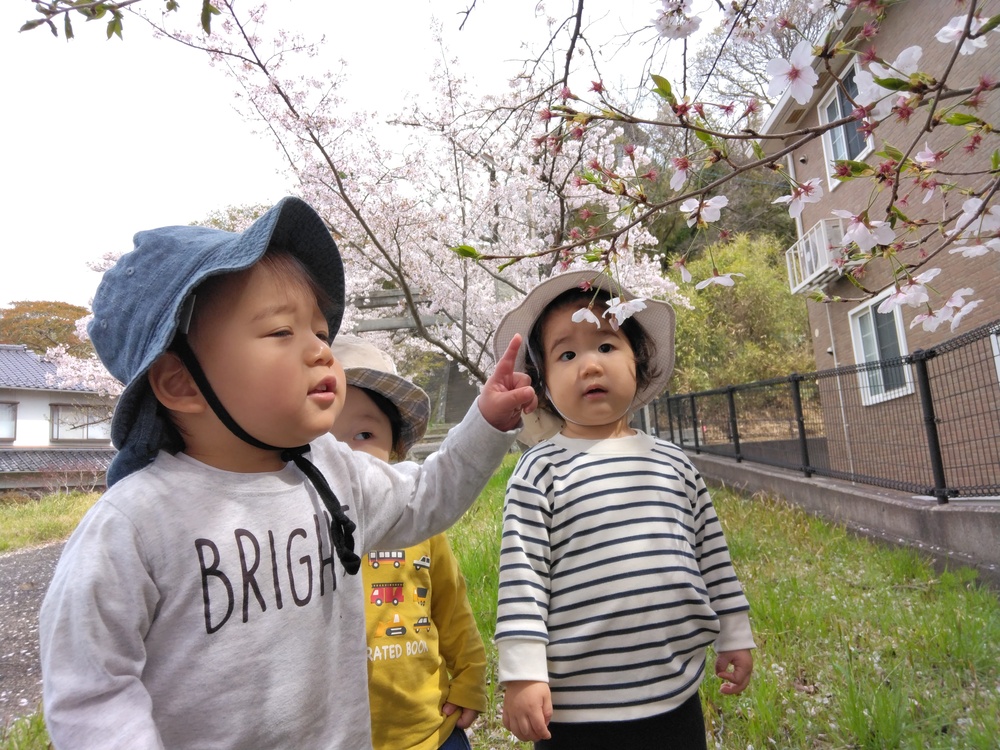 喜多の宮で遊ぶ子ども (2)