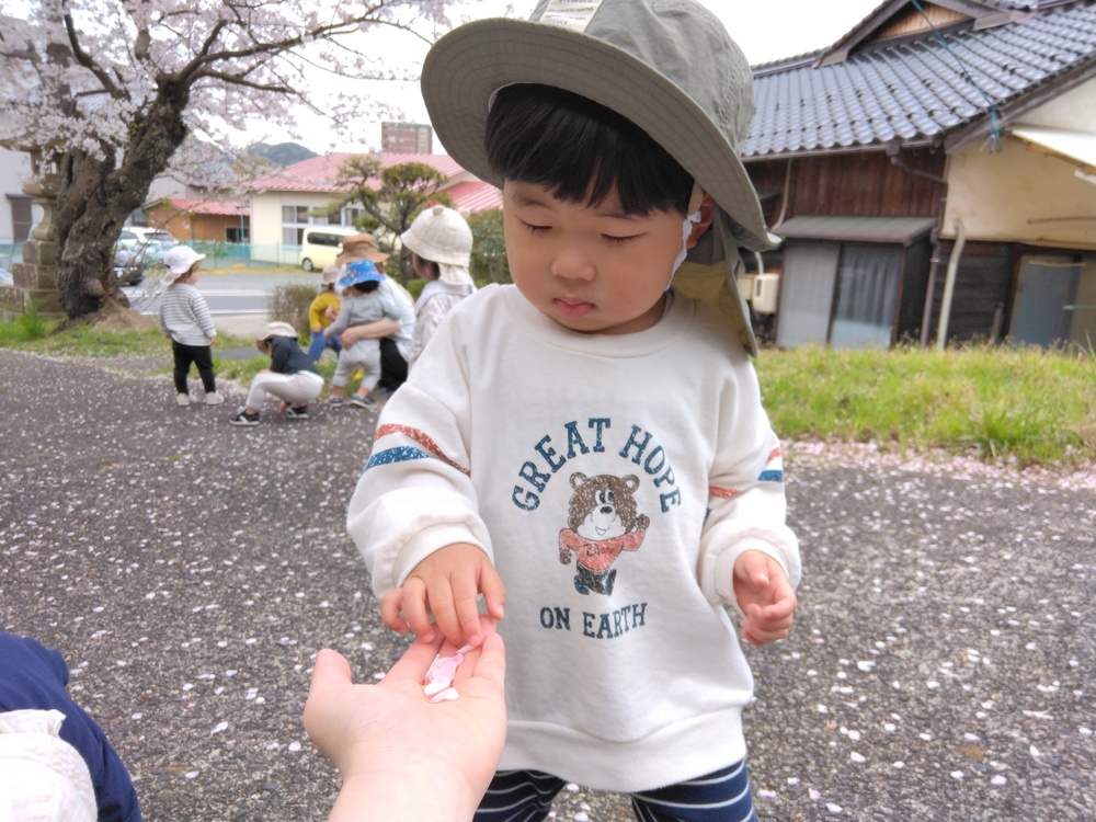 喜多の宮で遊ぶ子ども (3)