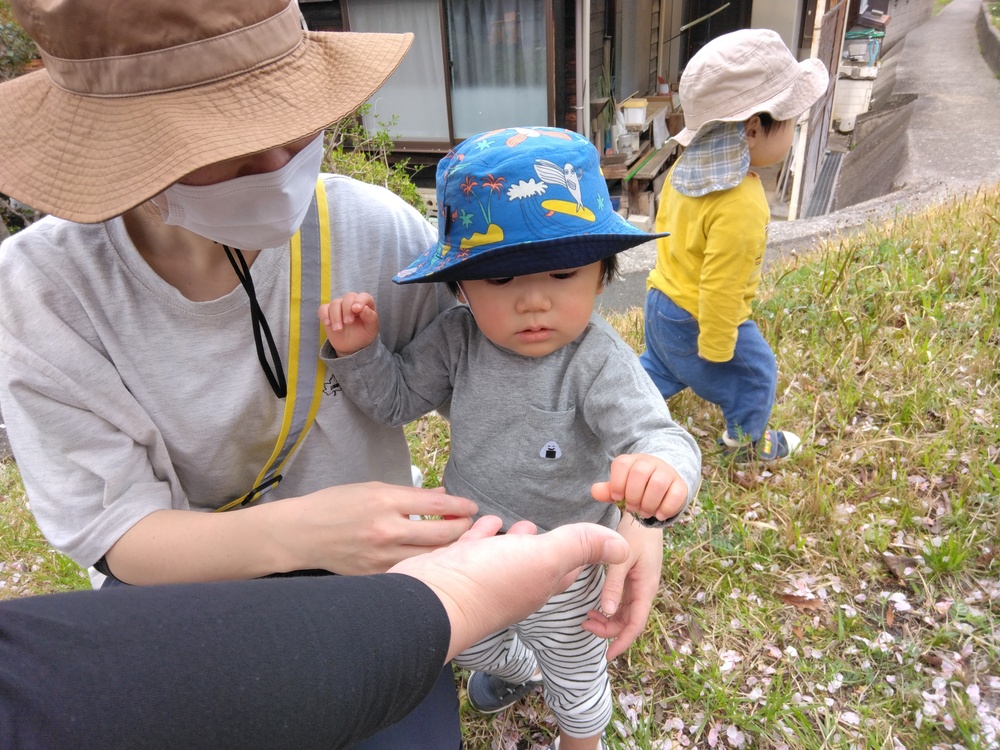 喜多の宮で遊ぶ子ども (4)