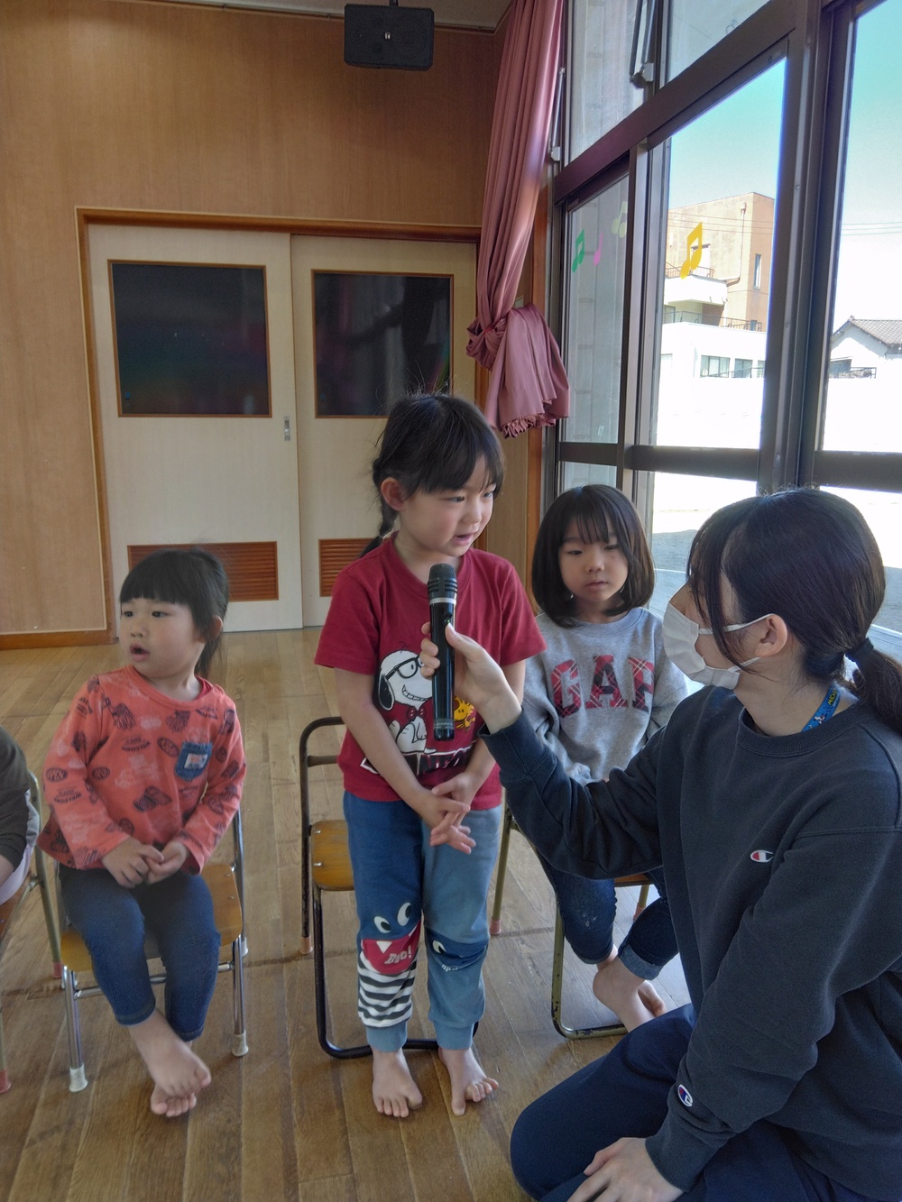 インタビューをしている様子２