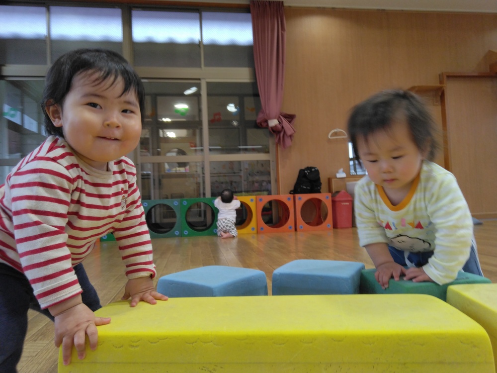 遊戯室で遊ぶ様子（2）