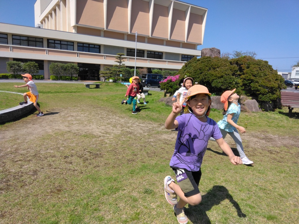 カメラ目線をする様子