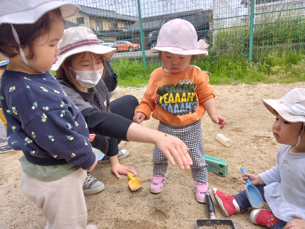 園庭遊びの様子 (4)