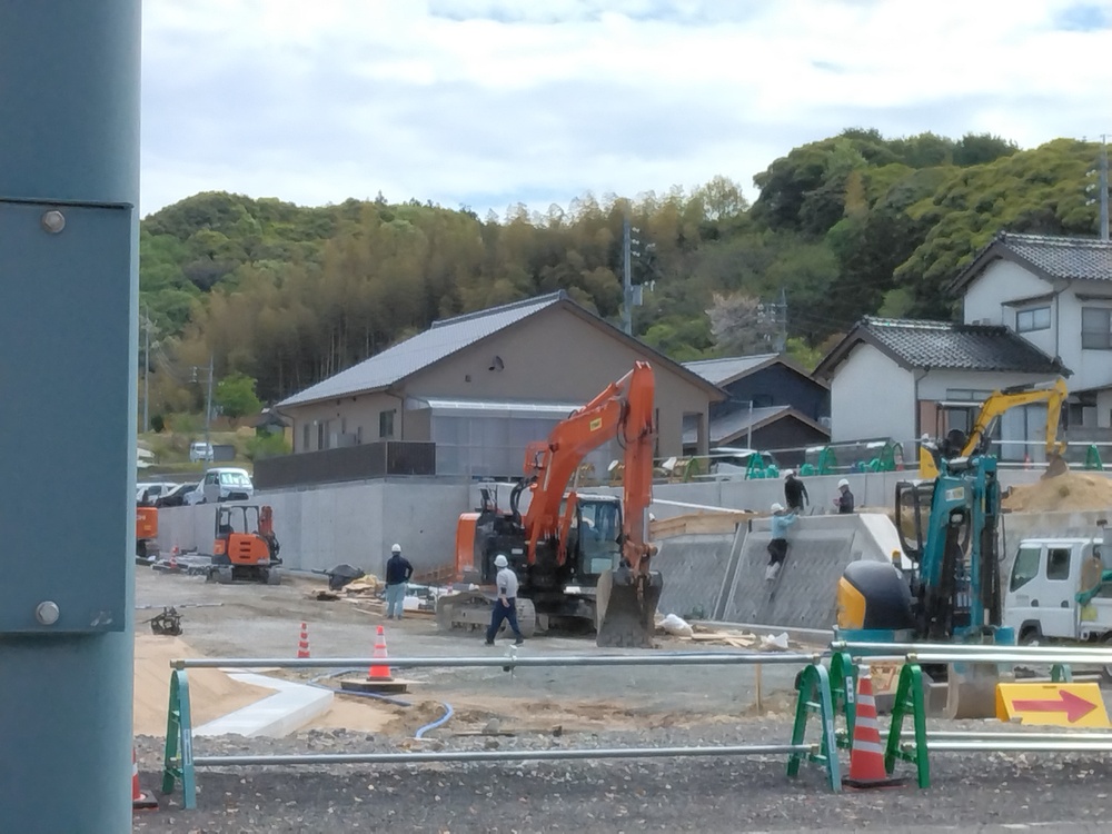 はたらくくるまを見る子ども (6)