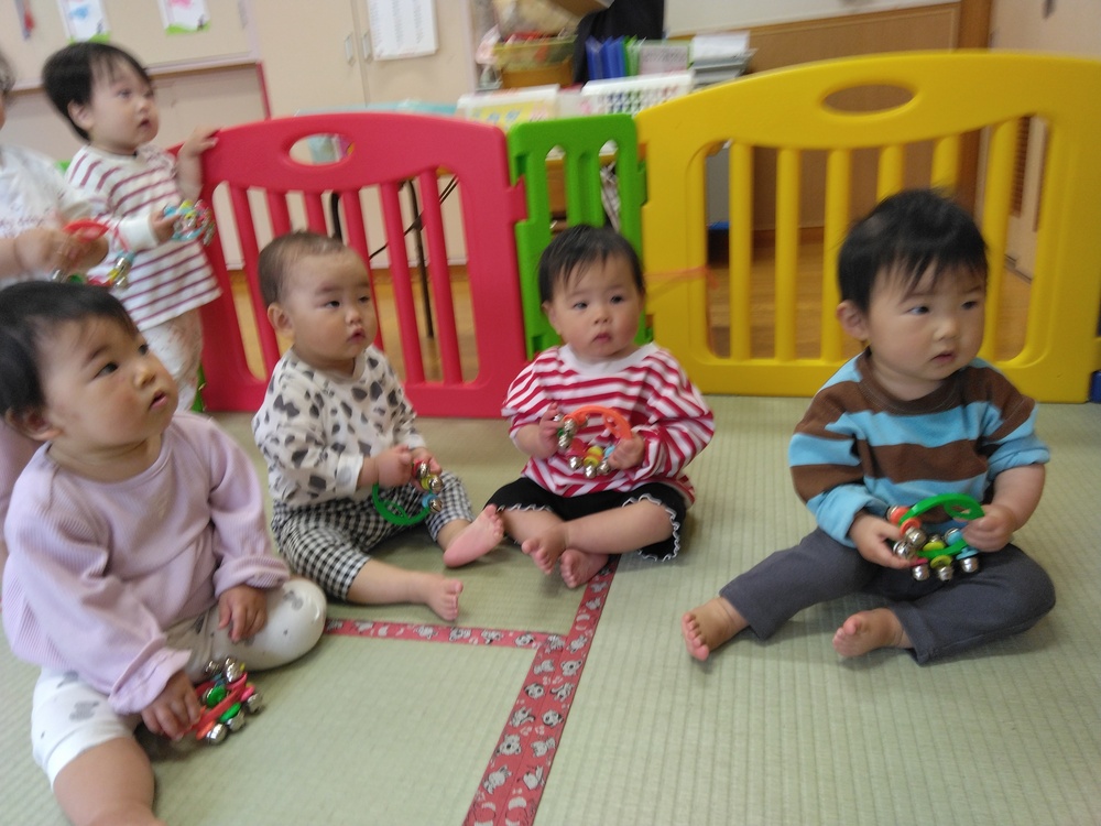 お部屋での様子