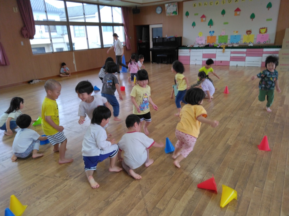 コーン倒し (4)