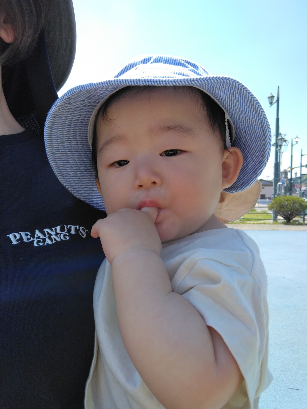 抱っこされている子ども