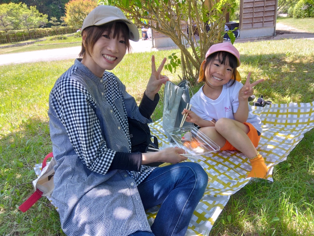 お弁当を食べている様子4