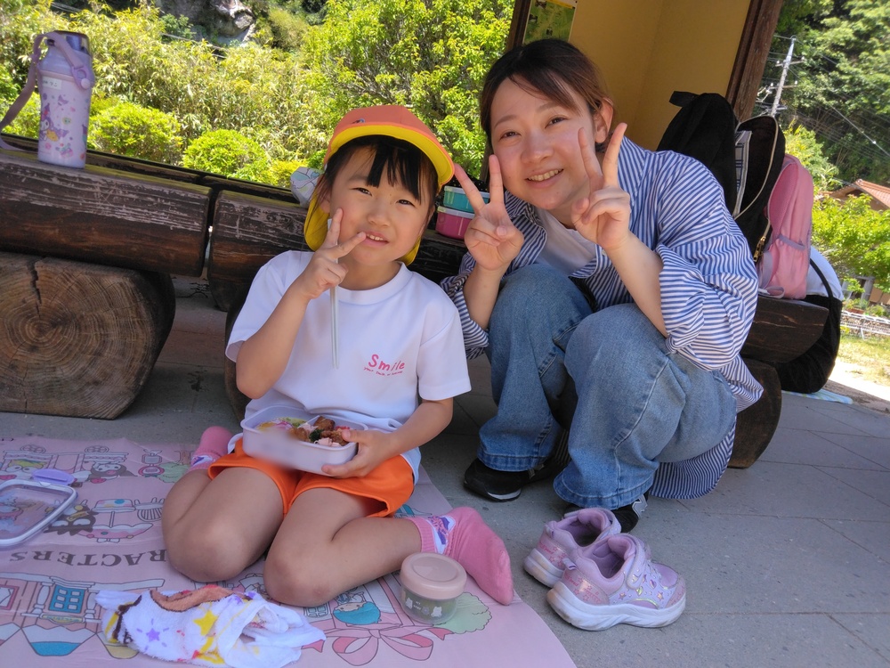 お弁当を食べている様子6