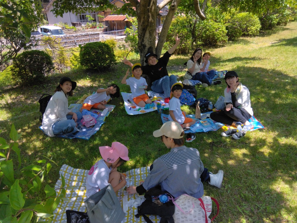 お弁当を食べている様子6