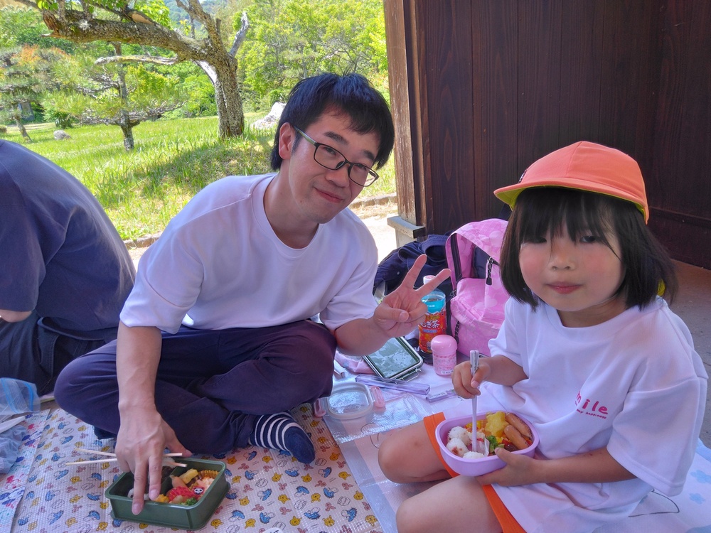 お弁当を食べている様子8