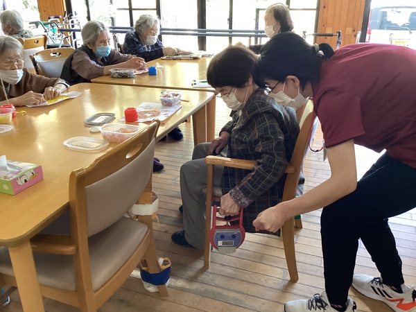 握力測定中